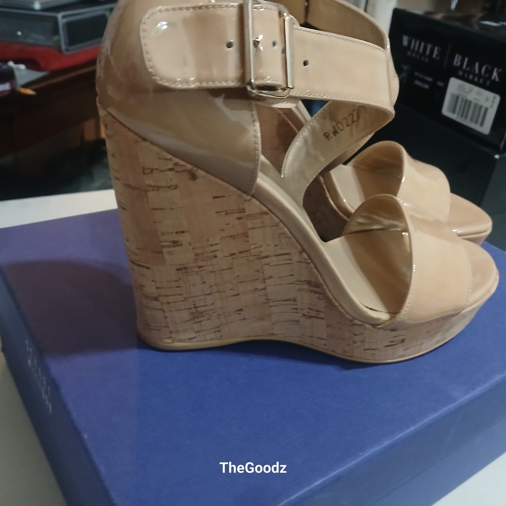 New Stuart Weitzman Chic Tan Wedge Sandals. Casual ELEGANCE.